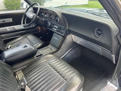 1968 Ford Thunderbird - 19