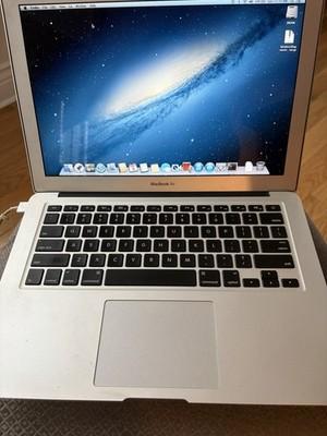 Apple MacBook Air A1466 i7 2.2GHz 8GB RAM 512GB SSD
