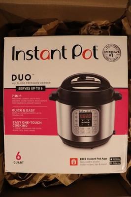INSTANT POT DUO 6 QT MULTI USE PRESSURE COOKER