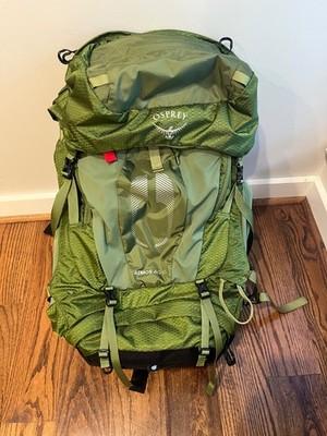 Osprey atmos ag green 65L  S/M Used once