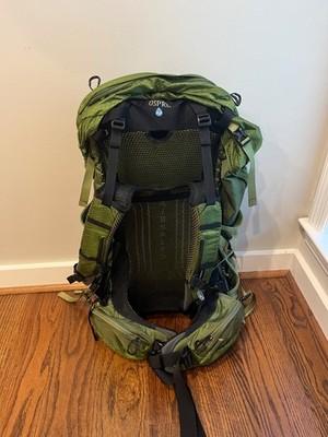 Osprey atmos ag green 65L  S/M Used once - 5