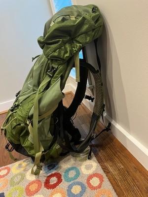 Osprey atmos ag green 65L  S/M Used once - 3