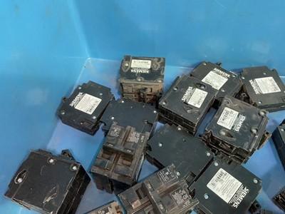 SIEMENS CIRCUIT BREAKERS - 3