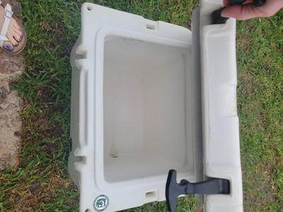 Yeti Tundra 35 Cooler - 5