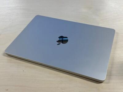 2024 Apple MacBook Air 13-inch M3 Chip 16GB RAM 256GB SSD Starlight
