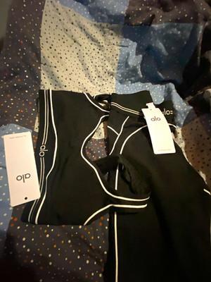 Alo 2-Piece Activewear Set Black/White Trim Sports Bra & Leggings size xs