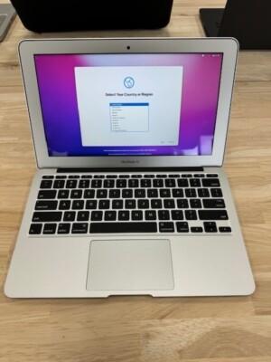 Apple MacBook Air 11" (2015) Intel Core i5 Processor 256GB SSD, 4GB RAM, Monter