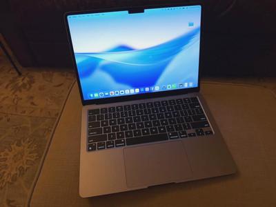 Apple MacBook Air 13" M3 24GB RAM 1TB SSD Space Gray 2024 - Excellent