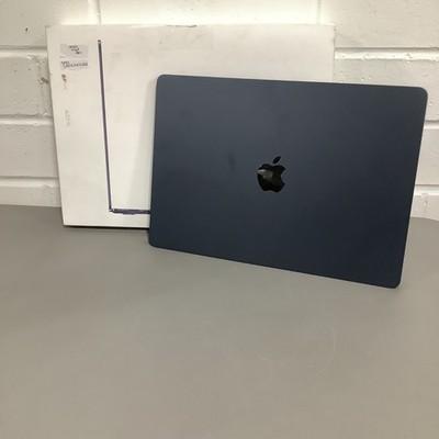 Apple MacBook Air 15 (M3) 16GB RAM 512GB SSD- Midnight (GQG5FWKJ2W)