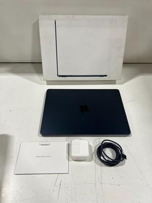 Apple MacBook Air 2022 13" (256GB SSD, M2 8-core, 16GB) Laptop - Black - (A2681)