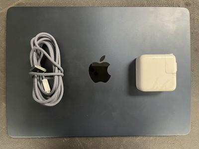 Apple MacBook Air (2022) 13.6" A2681 M2 8CPU/8GPU 8GB 256GB MLY33LL/ (PD4059181)