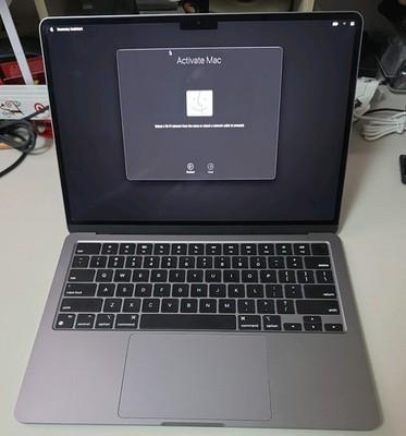 Apple MacBook Air 2022 A2681 13in M2 10 Core GPU 8GB RAM 256GB SSD Excellent