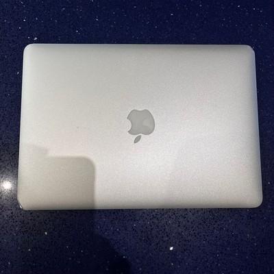 Apple MacBook Air 6.2 13" i5 2 Core 1.4 Ghz 4GB RAM 128GB SSD + Charger Bundle