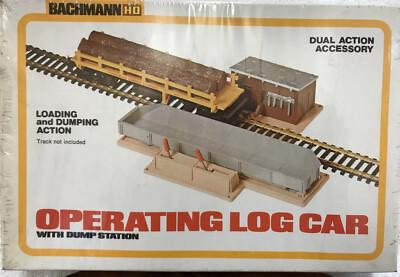 BACHMAN Operating Log Car With Dump Station HO Scale 1427 NEW RARE NOS (11T)