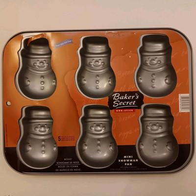 Bakers Secret Non Stick Winter Snowman Mold Mini Loaf Baking Pan 6 Cavity