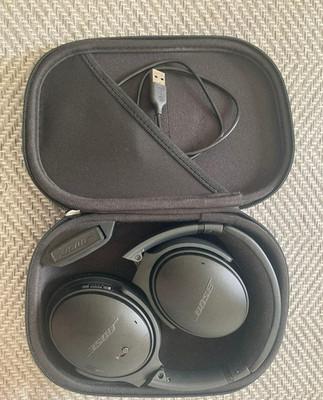 Bose QuietComfort 35 QC35 Wireless Noise Cancelling Headphones w/ Case