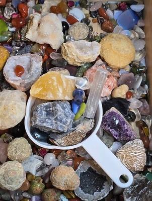 Crystal Confetti Premium Gem Mystery Scoop - Agate Geode Amethyst Quartz Tumbled