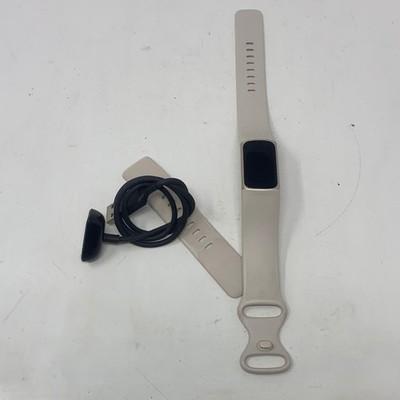 Fitbit Charge 5 Lunar White/Soft Gold with Charger & Extra Band