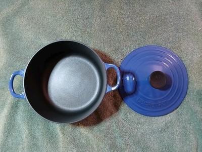 Le Creuset Dutch Oven 2 qt. 1.9 L #18 Blue Round Cast Iron Enamel with lid