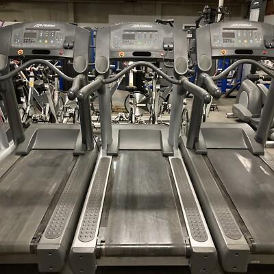 Life Fitness CLST Integrity Series Treadmill Gym Equipment Cardio Machine