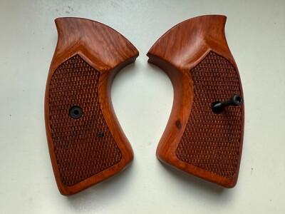 New Grip For Colt D short butt grips Diamondback checkered hardwood