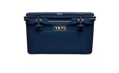 New YETI Tundra 45 Cooler 23 lbs Free shipping