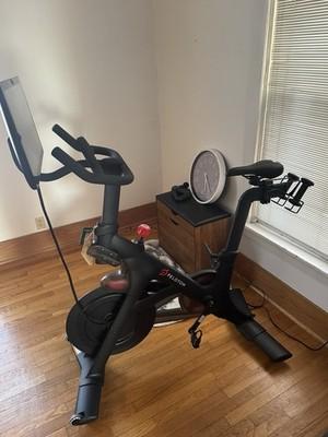 Peloton 2023 Barely Used Indoor Cycling Bike with Monitor Excellent Condition