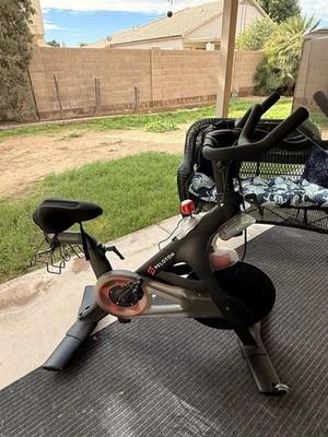 Peloton Exercise Bike Aerobic Training Cycle Touchscreen Monitor Black