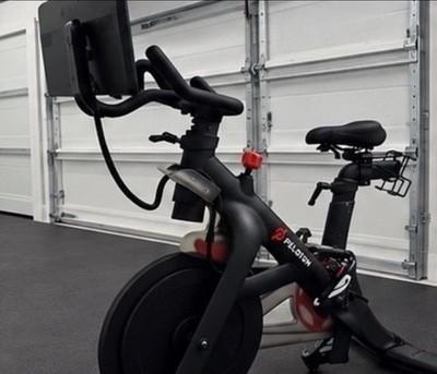 Peloton Upright Indoor Exercise Bike with Touchscreen Screen, Black