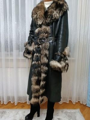 Stunning Black Leather Shearling Coat with Luxurious Fox Fur Trim – Size M