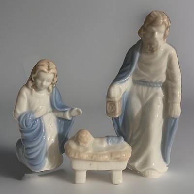 Vintage 1950s Sanmyro Japan Porcelain Nativity Set - 3 Piece Holy Family