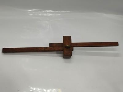 Vintage 2 Leg Carpenter Wood & Brass Marking Scribe Mortise Gauge Tool