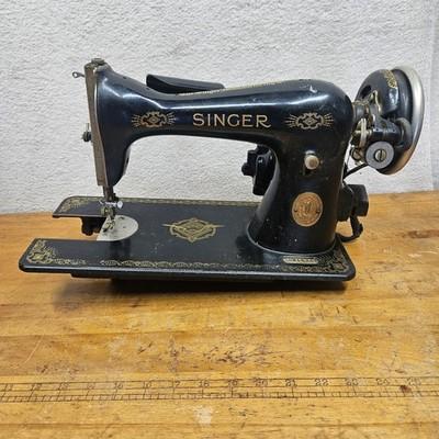 Vintage Singer Sewing Machine Black Motorized Parts Only 100-110 V .6 Amp DC
