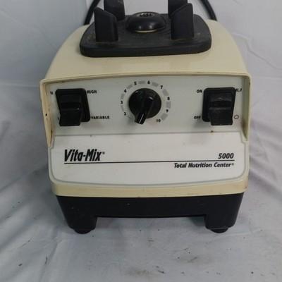 Vitamix 5000 Total Nutrition Center Blender Base VM0103 Cream Tested Working