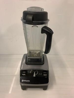 Vitamix 6300 VM0102B Professional Blender Platinum Base w/ 64oz Pitcher (Read)