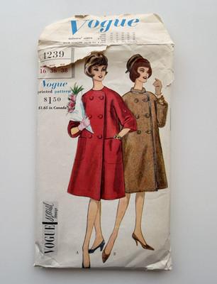 Vogue Women's Double-Breasted Coat Vintage Original Sewing Pattern 4239 Size 16